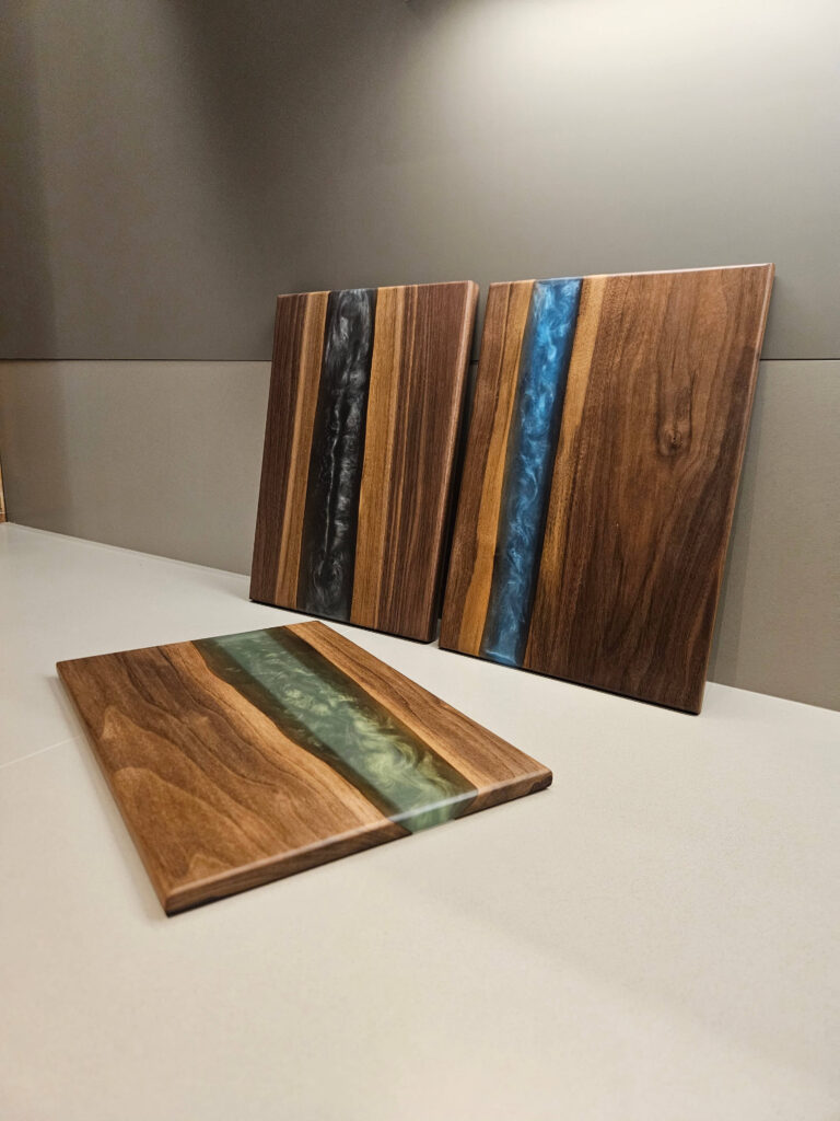 servirne deske v kombinaciji epoxy in les